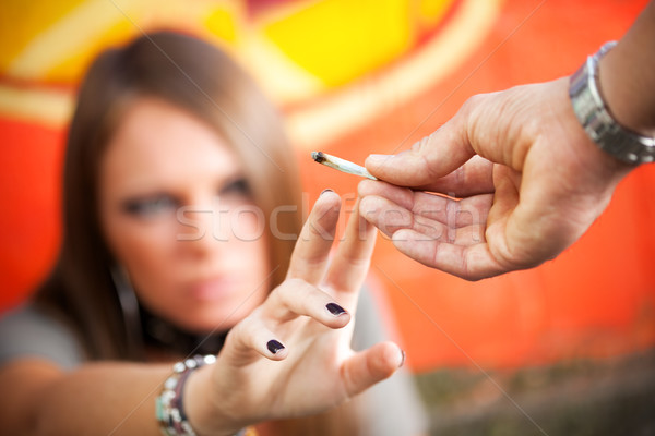 Ortak görmek iki genç yetişkinler sigara içme kadın Stok fotoğraf © diego_cervo