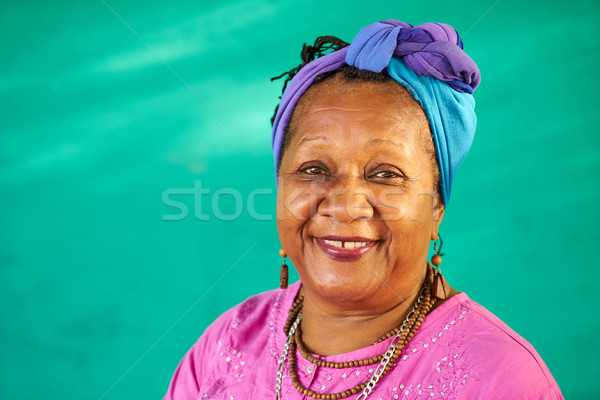 Prawdziwi ludzie portret starych czarnej kobiety uśmiechnięty kamery Zdjęcia stock © diego_cervo