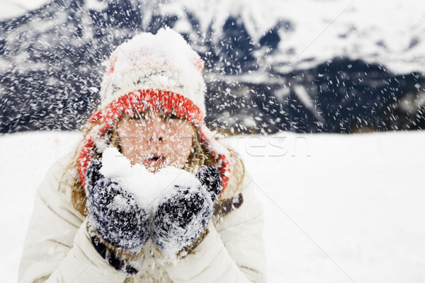 Winterlandschap meisje sneeuw weg focus Stockfoto © diego_cervo