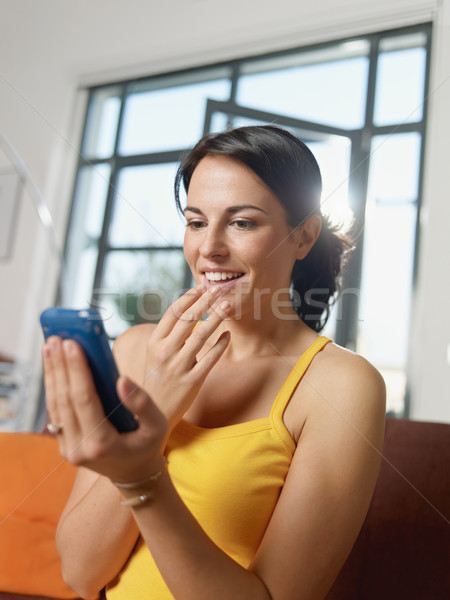 Mujer teléfono celular adulto sesión Foto stock © diego_cervo