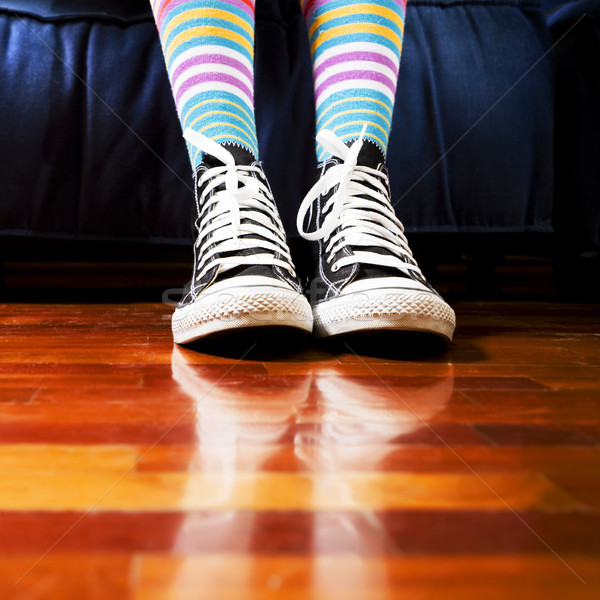 Dziewczyna poczekalnia człowiek buty stóp Zdjęcia stock © diego_cervo