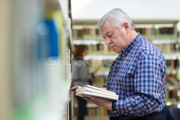 Zdjęcia stock: Stary · czytania · książki · biblioteki · portret