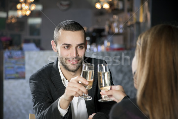商業照片: 祝酒 · 成人 · 情侶 · 餐廳 · 複製空間