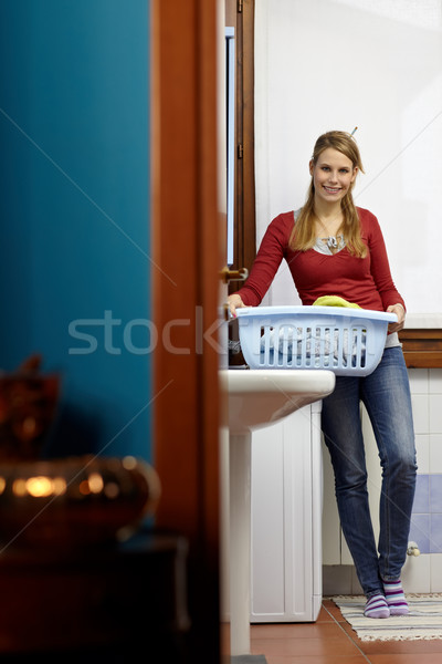 Stock foto: Frau · Hausarbeit · Waschmaschine · Porträt