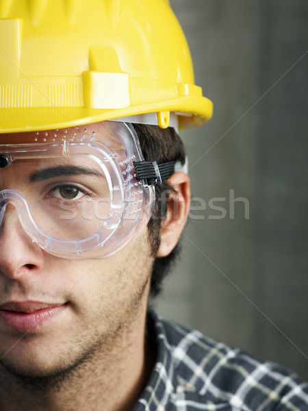 Pracownik budowlany okulary ochronne patrząc kamery kopia przestrzeń człowiek Zdjęcia stock © diego_cervo