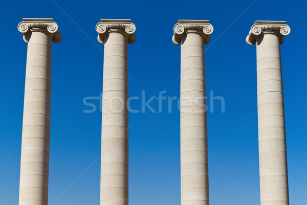 Colonne quatre colonnes ciel bleu ciel bâtiment Photo stock © digoarpi