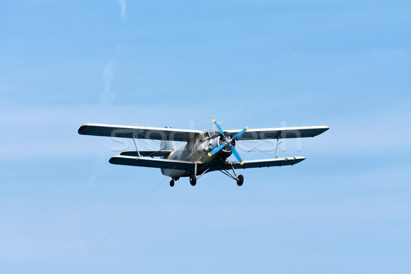 Avion actor care zboară zi călători aeroport Imagine de stoc © digoarpi