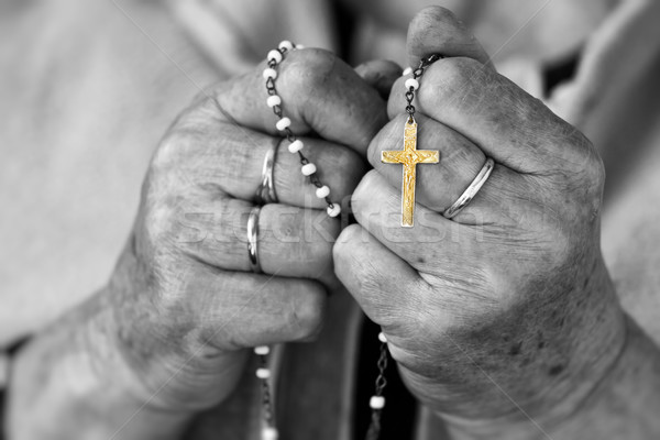 Rosenkranz beten Hand Kreuz jesus Zeichen Stock foto © digoarpi