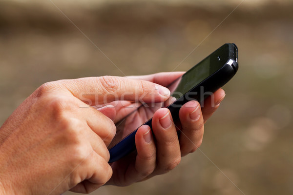 [[stock_photo]]: Femme · mobiles · travaux · téléphone