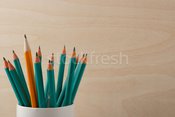Portocaliu verde creion spaţiu ceaşcă Imagine de stoc © DimaP