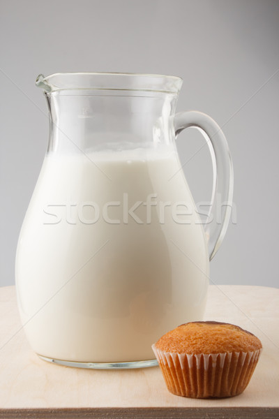 Lapte briosa sticlă mic Imagine de stoc © DimaP