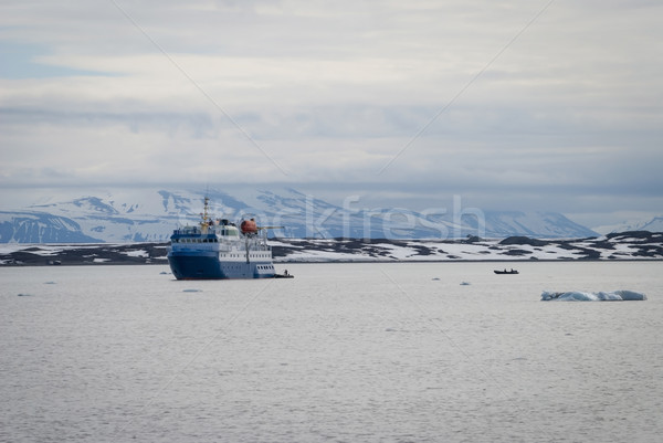 Navio navegação ártico mar natureza paisagem Foto stock © dinozzaver