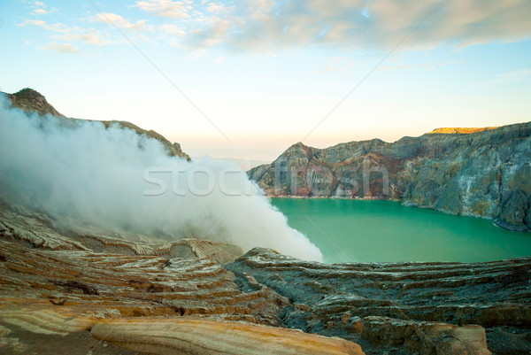 Wulkaniczny krater rano świcie jawa Indonezja Zdjęcia stock © dinozzaver