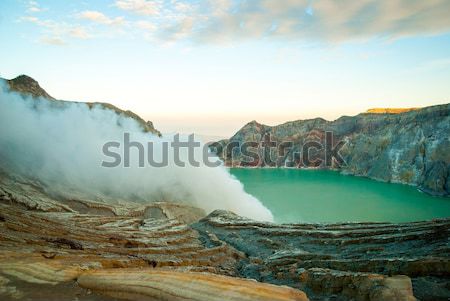 Wulkaniczny krater rano świcie jawa Indonezja Zdjęcia stock © dinozzaver