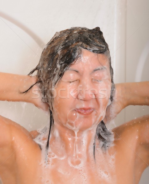 女子 洗髮水 淋浴 亞洲的 洗滌 頭髮 商業照片 © diomedes66