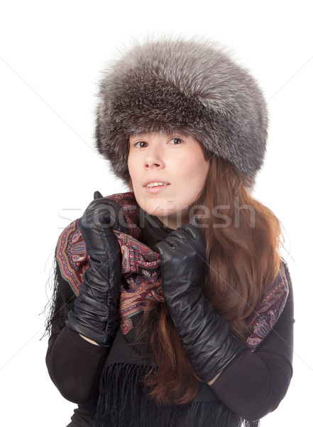 Femeie iarnă blană pălărie alb fericit Imagine de stoc © Discovod