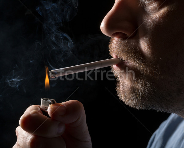肖像 男子 抽煙 香煙 黑色 商業照片 © Discovod
