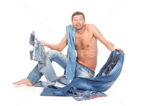 Mann Kleid anziehend unentschlossen Sitzung shirtless Stock foto © Discovod