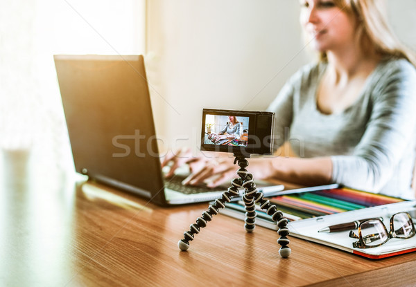 Stock fotó: Nő · néz · laptopot · használ · számítógép · videó · élet