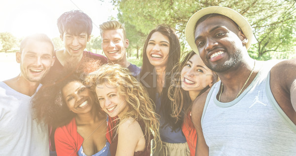 [[stock_photo]]: Heureux · amis · pique-nique · nature · parc