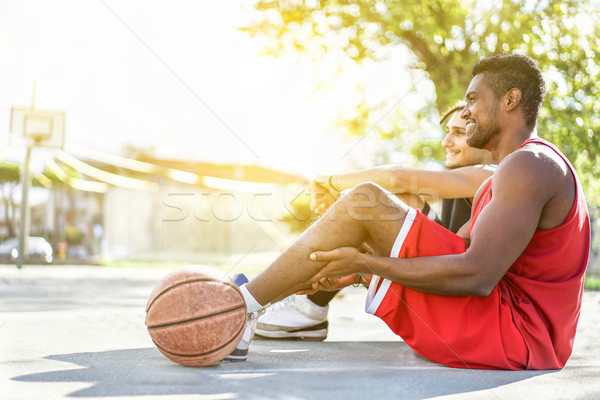 2 バスケットボール プレーヤー 座って 都市 ストックフォト © DisobeyArt