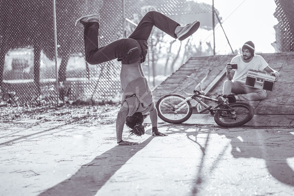 Jonge man video stad park hip hop Stockfoto © DisobeyArt