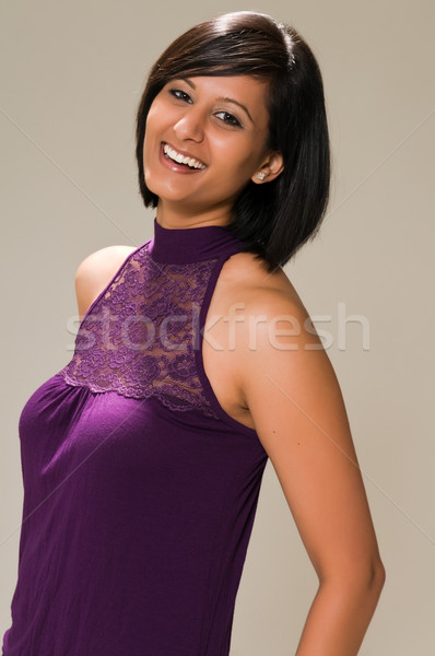 Femeie destul de tineri orientul mijlociu violet mini Imagine de stoc © disorderly