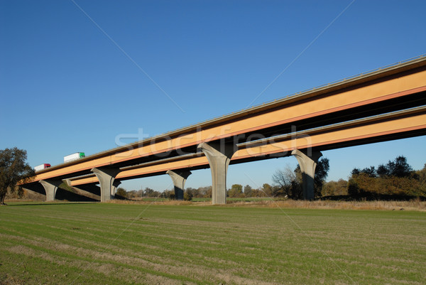 Interstate snelweg rivier veld brug vervoer Stockfoto © disorderly