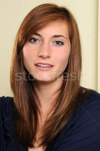 Esmer yüz güzel genç kız Stok fotoğraf © disorderly
