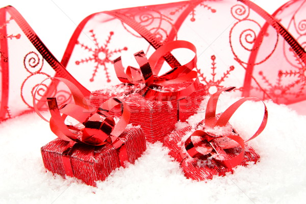 Tres rojo Navidad regalos cinta nieve Foto stock © dla4