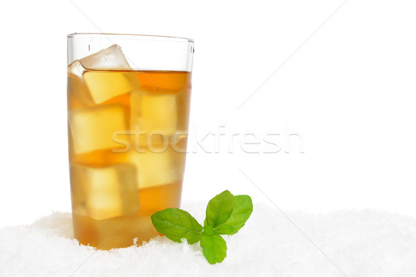 Ice tea gheaţă zăpadă alb spaţiu frunze Imagine de stoc © dla4