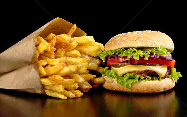 Mare cheeseburger franceza cartofi prajiti negru masa de lemn Imagine de stoc © dla4