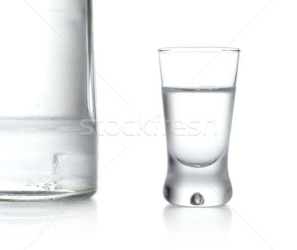 瓶 玻璃 伏特加酒 常設 孤立 白 商業照片 © dla4