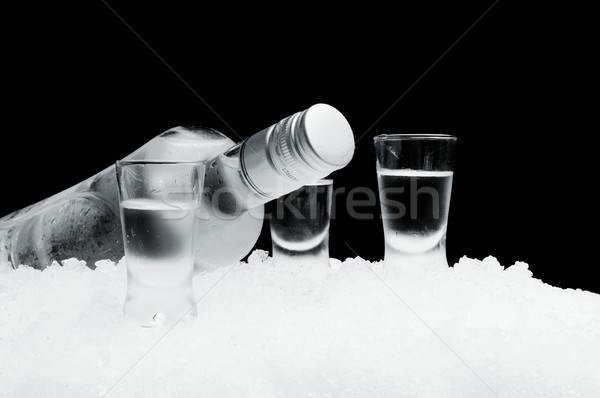 Bottiglia occhiali vodka ghiaccio nero Foto d'archivio © dla4