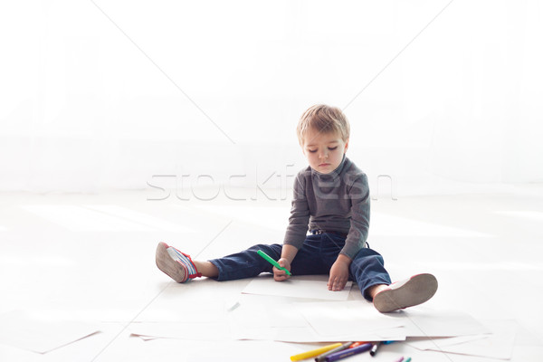 Küçük erkek resim boya kalemleri ev kız Stok fotoğraf © dmitriisimakov