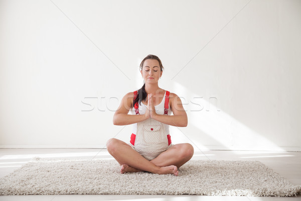 Terhes nő eljegyezve torna jóga lány fű Stock fotó © dmitriisimakov