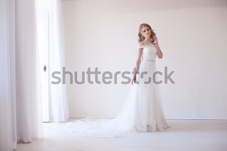 Foto stock: Novia · vestido · de · novia · blanco · habitación · nina · boda