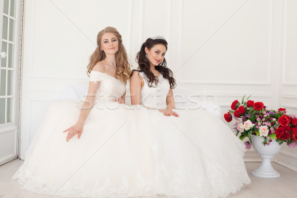 Stock fotó: Portré · kettő · fiatal · nők · esküvő · ruhák · fehér