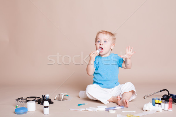 Foto d'archivio: Ragazzo · giocare · medico · ospedale · medici · salute