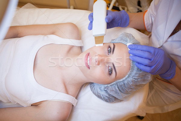 Arts procedure vrouw gezicht schoonmaken hand medische Stockfoto © dmitriisimakov