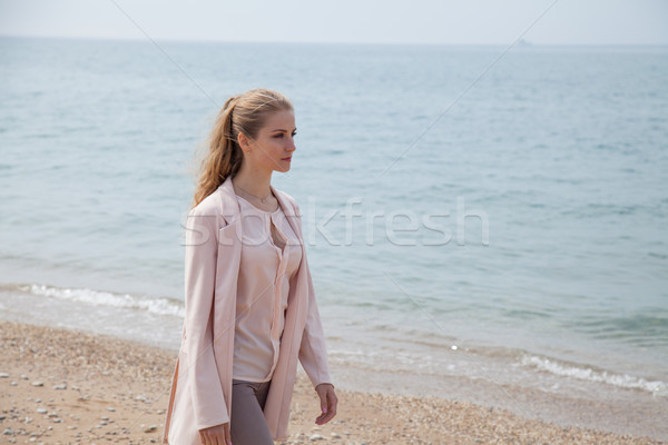 Blond meisje strand zee kust vrouw Stockfoto © dmitriisimakov