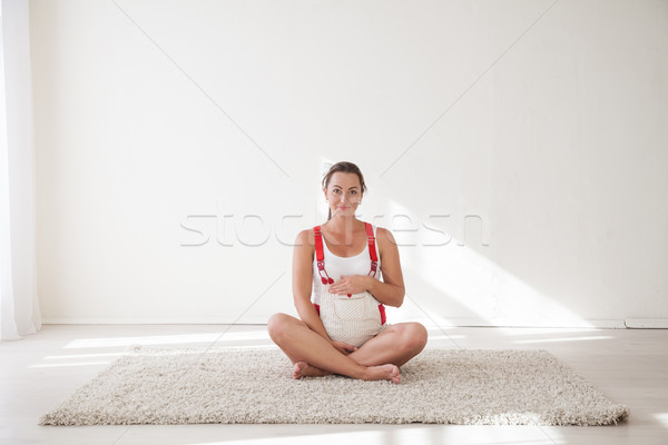 Zwangere vrouw verloofd gymnastiek yoga kind fitness Stockfoto © dmitriisimakov