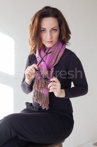 ストックフォト: カメラマン · 少女 · 眼鏡 · 紫色 · スカーフ · スポーツ