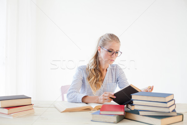 Profesor carte bibliotecă femeie de afaceri afaceri fată Imagine de stoc © dmitriisimakov