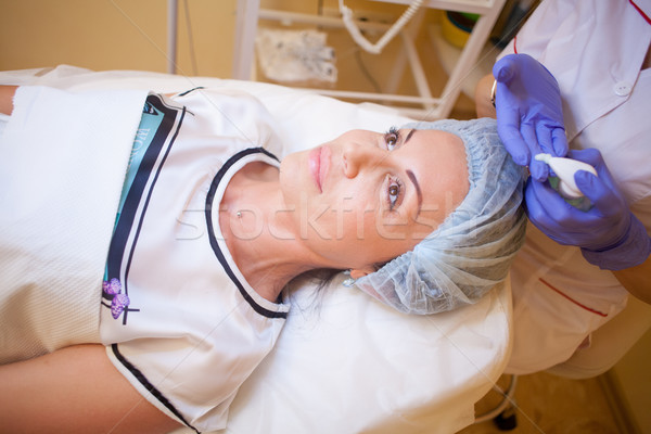 Gesicht Feuchtigkeitscreme Arzt Frau Patienten spa Stock foto © dmitriisimakov