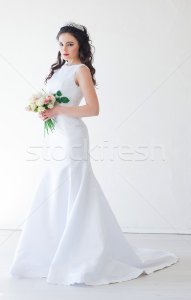 Sposa bianco abito da sposa bouquet fiori corona Foto d'archivio © dmitriisimakov