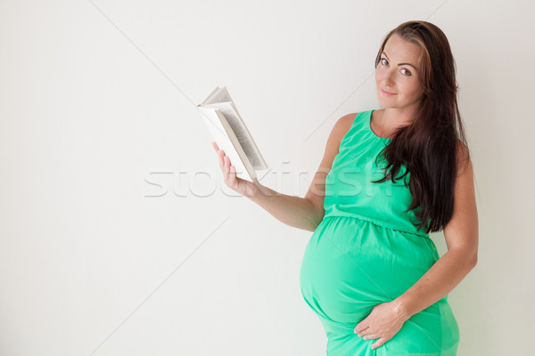 Hamile kadın okuma kitap doğum kız sağlık Stok fotoğraf © dmitriisimakov
