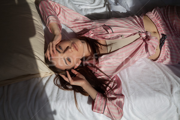 Bella donna rosa pigiama camera da letto felice occhi Foto d'archivio © dmitriisimakov