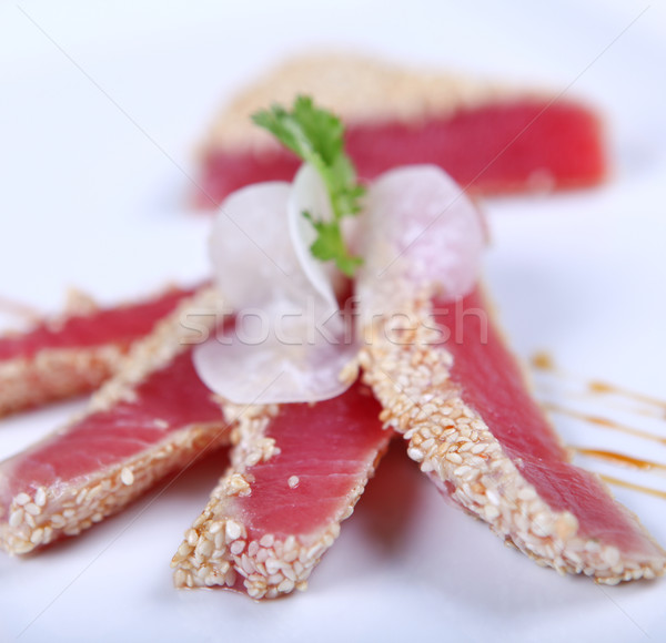 świeże tuńczyka mięsa biały tablicy Zdjęcia stock © dmitroza