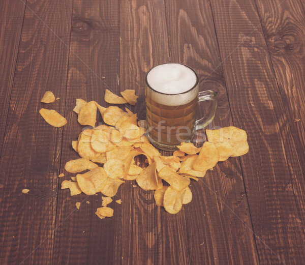 Stockfoto: Bier · knapperig · chips · houten · tafel · voedsel · glas